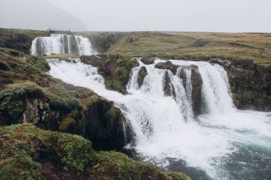 Şelaleli dağ manzarası