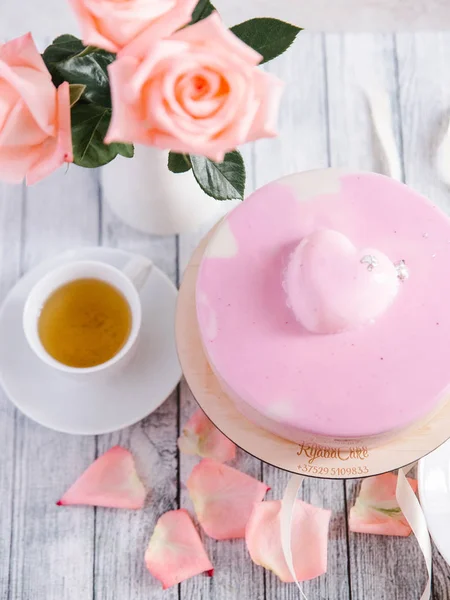Pink cake dan mawar — Stok Foto