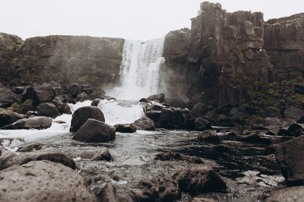 Natureza da Islândia com cachoeira — Fotografia de Stock