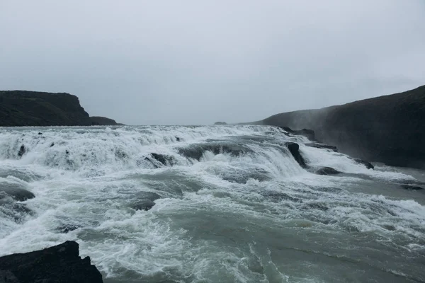 Natur von Island mit Wasserfall — Stockfoto