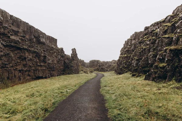 Estrada em paisagens da Islândia — Fotografia de Stock