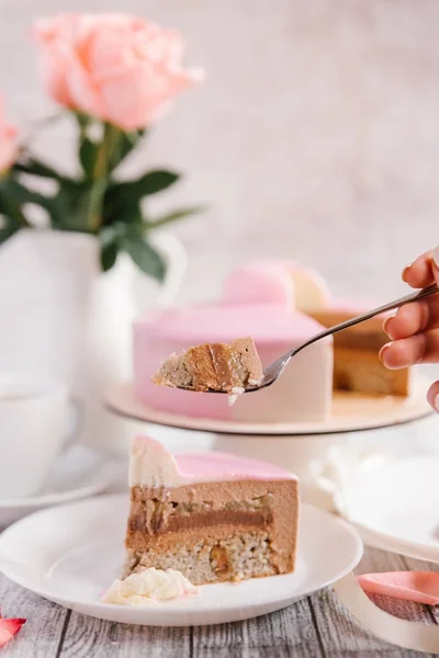 Stück rosa Kuchen — Stockfoto