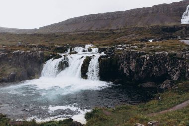 Şelaleli dağ manzarası