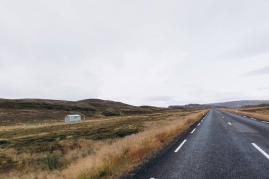 İzlanda'daki yalnız Yazlık