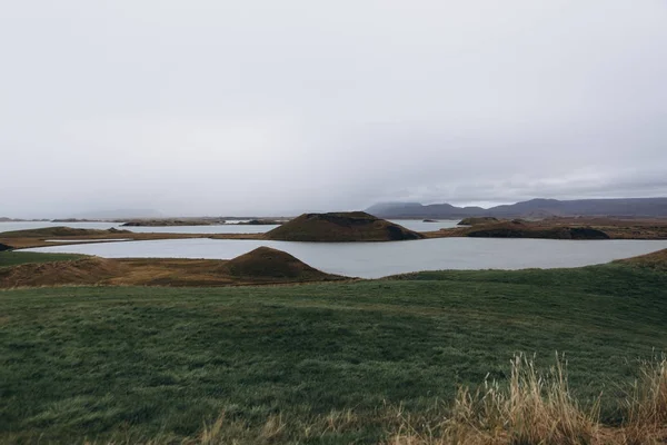 Grass fields, rivers and lakes — Stock Photo, Image