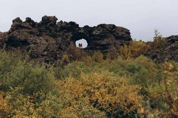 바위와 아이슬란드의 절벽 — 스톡 사진