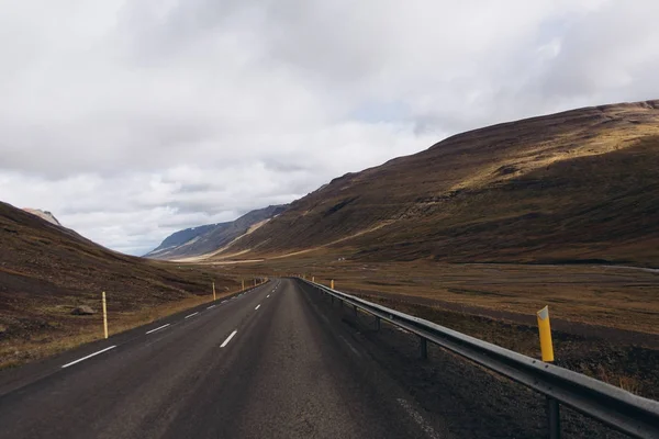 Silnice v podzimní hory — Stock fotografie