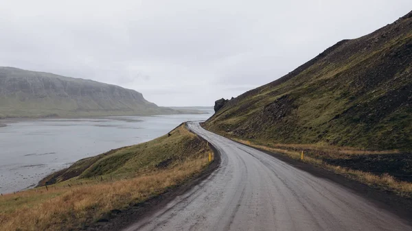 Üres road, lake — Stock Fotó