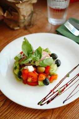 tabakta sebze salatası