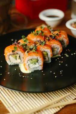 Rulo ile somon ve philadelphia peynir