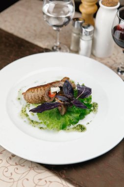 hindi göğsü salatası ile