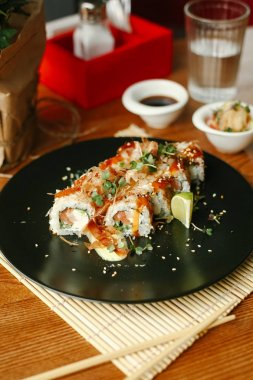 Rulo ile somon ve philadelphia peynir