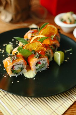 Rulo ile somon ve philadelphia peynir