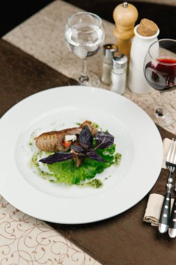 hindi göğsü salatası ile