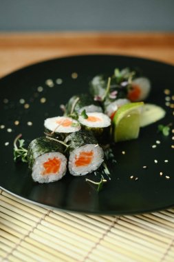 Somon ile basit rulo 