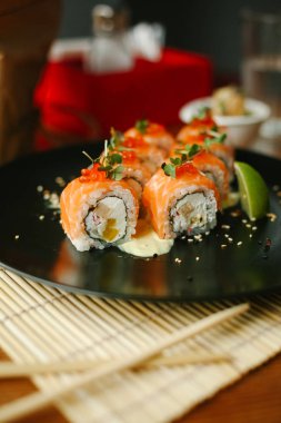 Rulo ile somon ve philadelphia peynir