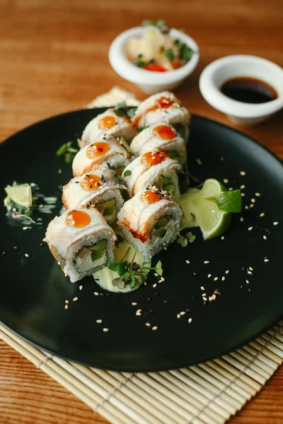 Traditionelle asiatische Küche - Brötchen — Stockfoto