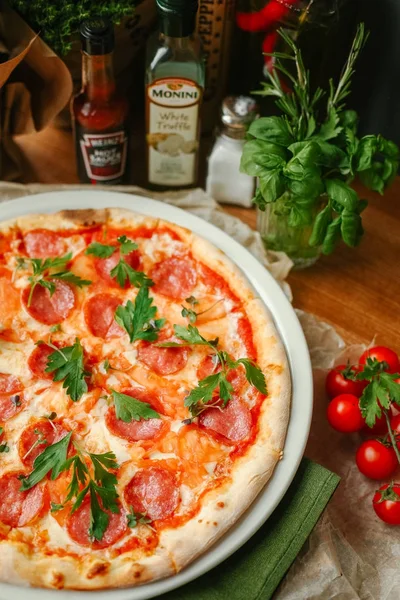 Mięso smaczne pizza — Zdjęcie stockowe