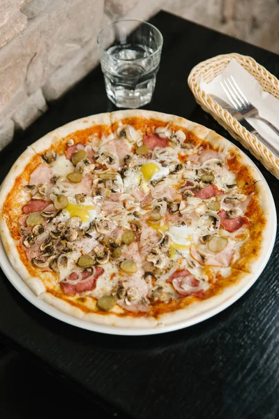 Sabrosa pizza de carne —  Fotos de Stock