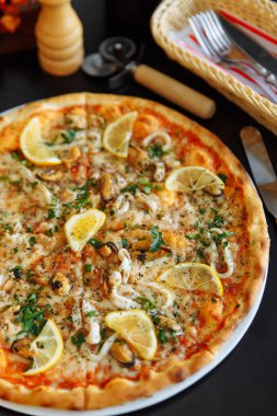 Et pizza limon karanlık tablo ile