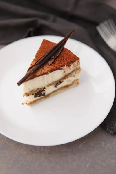 Composizione Con Torta Compleanno Piattino Bianco Chicchi Caffè Forchette Tovagliolo — Foto Stock