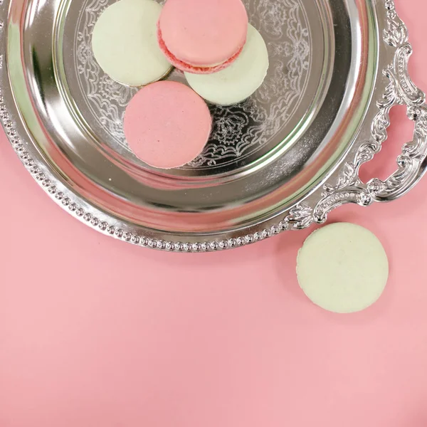 Top View Colorful Macarons Silver Tray — Stock Photo, Image