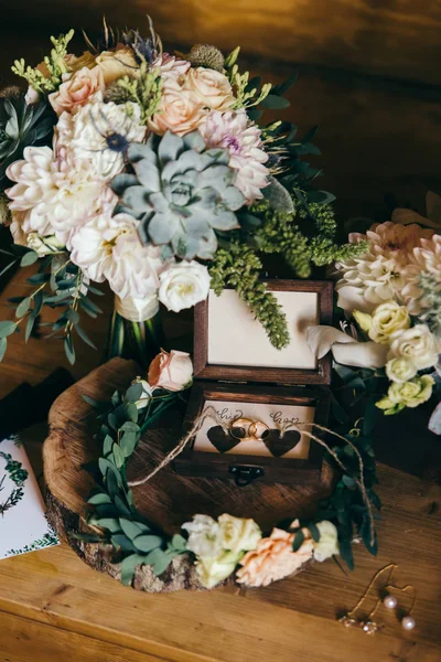 stock image close up of wedding composition with bouquet and rings in country style