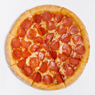 Domates sosu, peynir ve gelenek İtalyan pizza