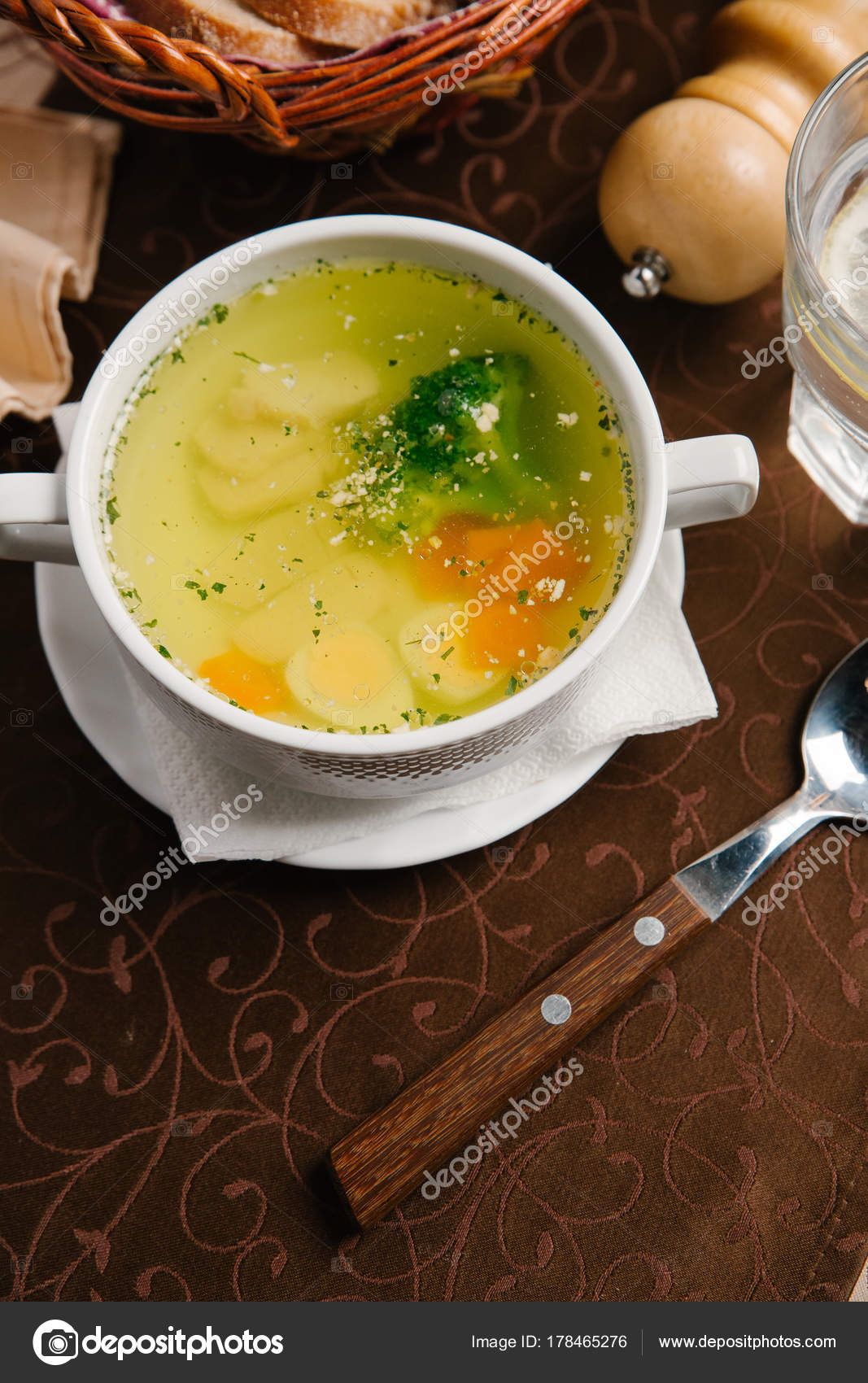 Brokolili Tavuk Çorbası Brokolili Tavuk Çorbası