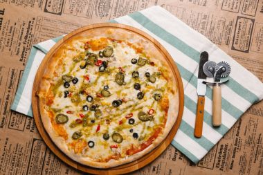 Zeytin, pizza mozzarella ve jalapeno parçaları