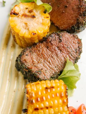 Kaburga eti parçaları Mısır parçaları ile birlikte görev yaptı. 