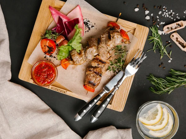 Kuřecí Kebab Kypr Podávané Zeleninou Rajčatovou Omáčkou — Stock fotografie