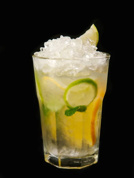 Gember Pruim Ale Highball Geserveerd Met Ijs Citrus Segmenten — Stockfoto