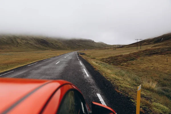 Pohled Auto Mokré Silnici Pochmurný Den — Stock fotografie