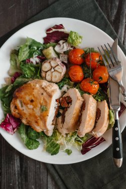 Pişmiş sebze ile tamamlanmaktadır domuz eti aroması