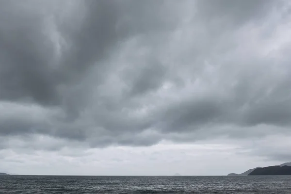 Vista Panorâmica Fundo Céu Cinza Nublado — Fotografia de Stock