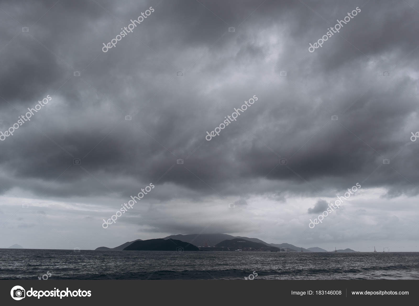 Grey sky background Stock Photos, Royalty Free Grey sky background Images |  Depositphotos