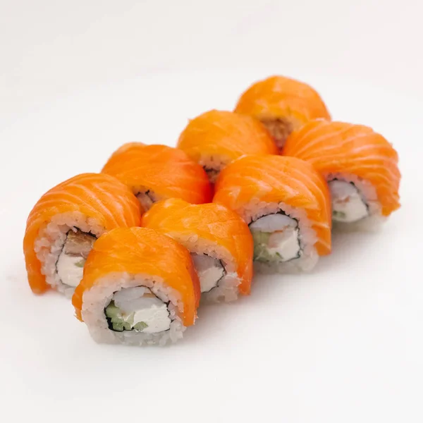 Vista Primer Plano Del Rollo Japonés Filadelfia Servido Plato Blanco —  Fotos de Stock