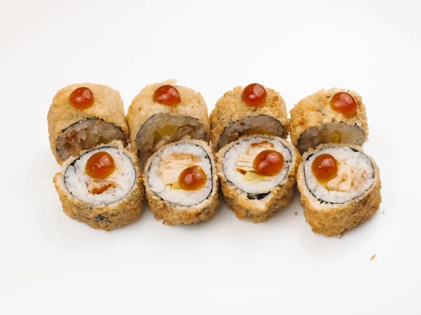 日式烟熏三文鱼和红烧酱配白盘子 — 图库照片