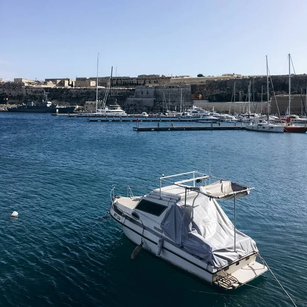 Перегляд Судів Плаваючих Морю Тла Синього Неба — стокове фото