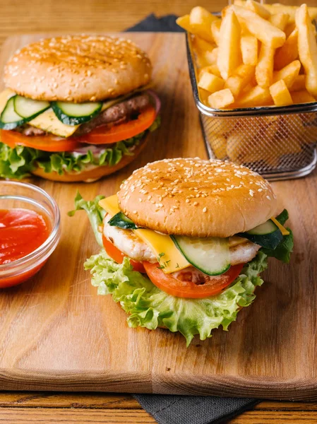 Close View Cheeseburgers Served French Fries Basket Sweet Ketchup Wooden — Stock Photo, Image