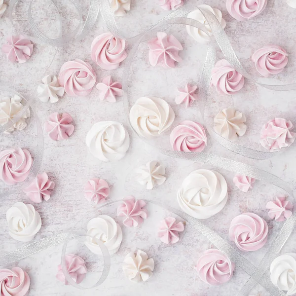 Vista Dall Alto Delle Meringhe Bianche Rosa Pastello — Foto Stock