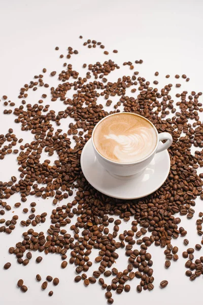 Taza Café Servido Con Plato Blanco Granos Café — Foto de Stock