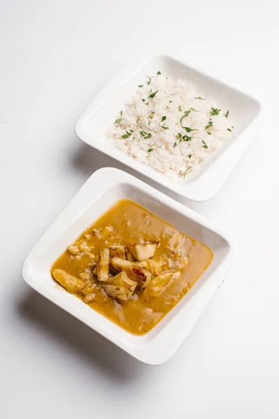 Arroz Frango Adocicado Com Legumes Abacaxi Servido Tigelas Brancas — Fotografia de Stock