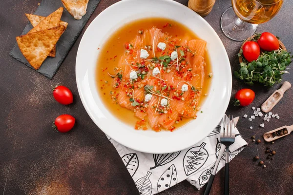 Vista Cerca Del Sabroso Carpaccio Salmón Plato Blanco —  Fotos de Stock