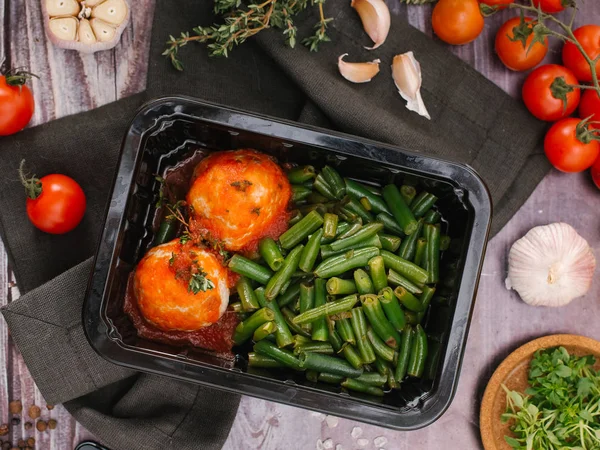 lezzetli köfte ve yeşil fasulye yakından görmek 