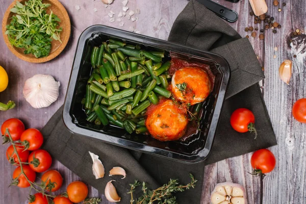 lezzetli köfte ve yeşil fasulye yakından görmek 