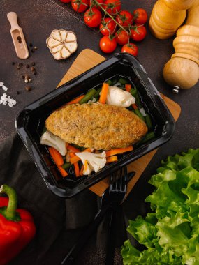 lezzetli domuz pirzolası buğulanmış sebze ile yakından görmek 