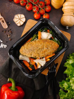 lezzetli domuz pirzolası buğulanmış sebze ile yakından görmek 