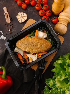 lezzetli domuz pirzolası buğulanmış sebze ile yakından görmek 